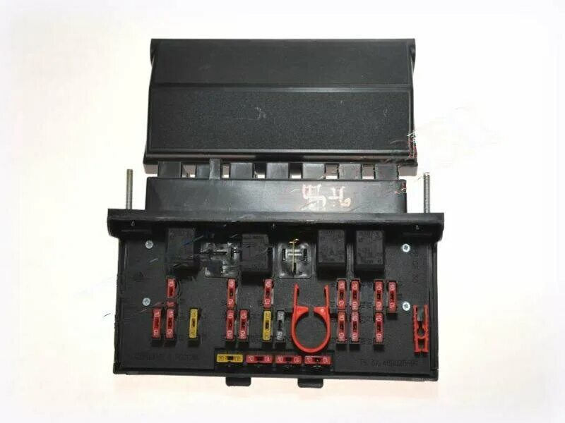 Монтажный блок ваз 2107 инжектор. Блок предохранителей 2105. Блок предохранителей 2104 инжектор. Блок предохранителей 404. 3722.