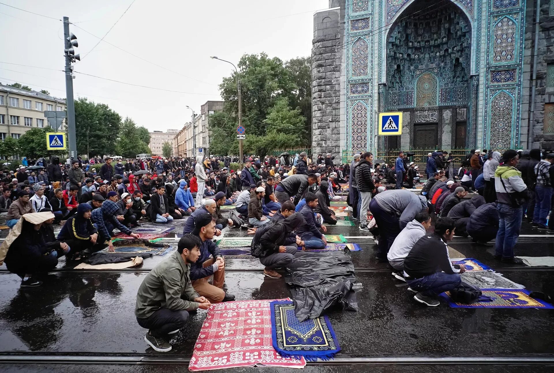 Когда у мусульман праздник курбан байрам. Курбан-байрам 2022. Курбан-байрам 2022 у шиитов. Праздник мусульман Курбан-байрам в Москве. Курбан-байрам 2022 Санкт Петербург.