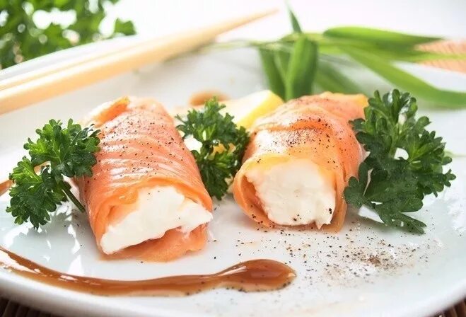 Рулетики из форели слабосоленой. Семга со сливочным сыром. Рулетики из лосося. Семга со сливочным сыром. Рулетики из семги.