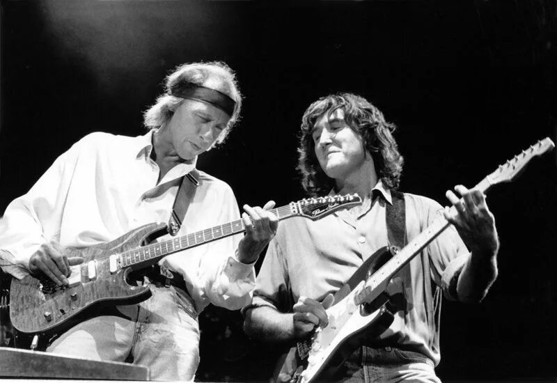 Лесли эш dire straits. Даир стрейзанд. Дайр стрейтс альбомы. Группа dire straits популярные треки. Группа dire straits.