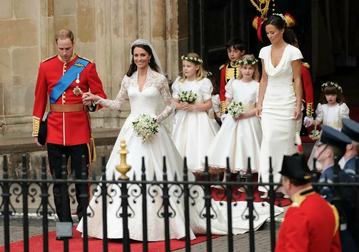 Вестминстерское аббатство свадьба Кейт. Луне Middleton and William Wedding. Вестминстерское аббатство Wedding William. Наследный принц Великобритании.