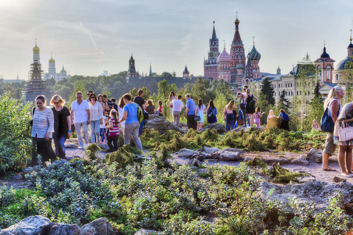 Зарядье развлечения. Парк Зарядье лето. Парк Зарядье прогулка. Парк Зарядье в Москве летом. Парк Зарядье в Москве экскурсия.