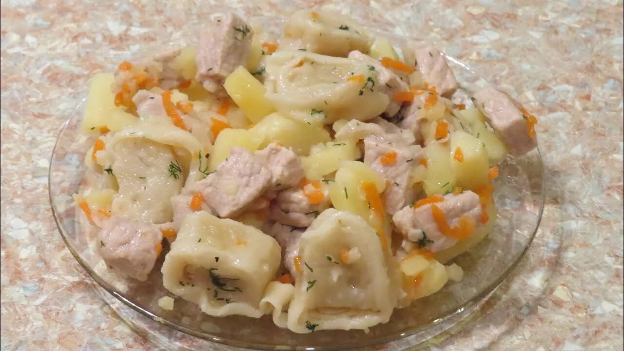 Штрудли с мясом и картошкой. Штрули (нудли). Штрудли с мясом. Немецкие штрудли. Штрули с фаршем и картошкой на сковороде.