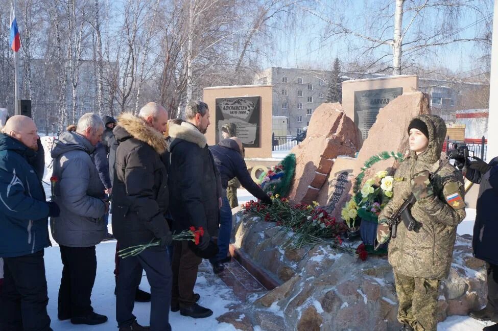 Мемориал воинскому братству защитников Отечества Бердск. Памятник защитникам Афганистана. Мемориал афганцам. Памяти погибших в локальных конфликтах