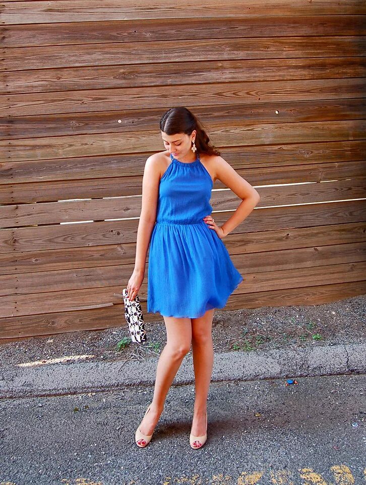 Босоножки какими платьями подходит. Туфли к голубому платью. Синее платье с розовыми туфлями. Голубое платье и бежевые туфли. Синее платье с бежевыми туфлями.