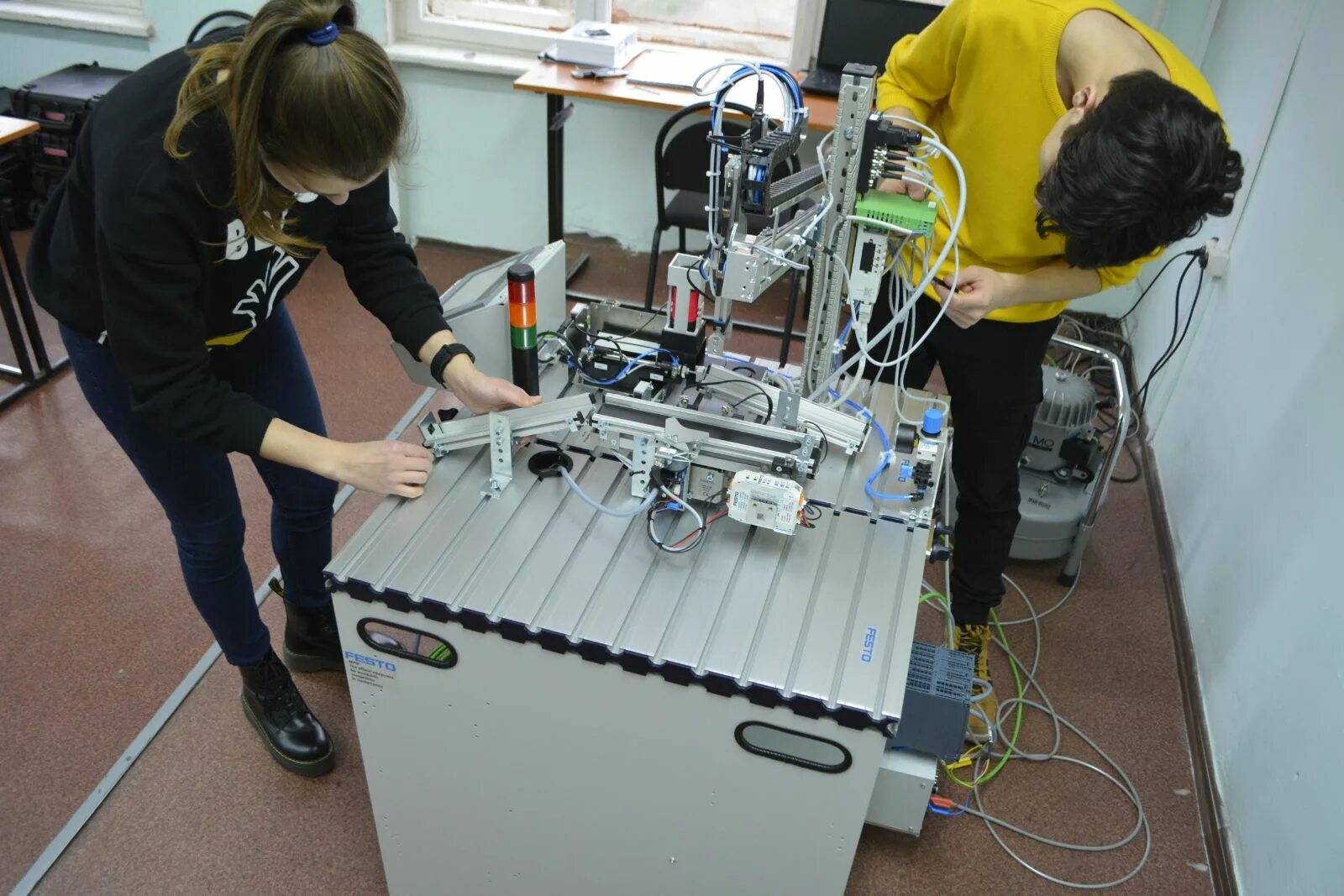 мехатроника и робототехника. Worldskills соревнования. мехатроника и мобильная робототехника. мехатроника и мобильная робототехника специальность. 02.