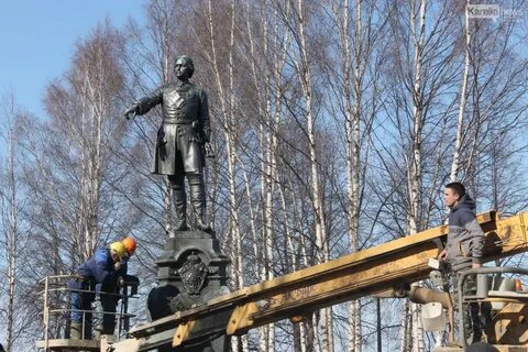 Почему памятник петру в петрозаводске