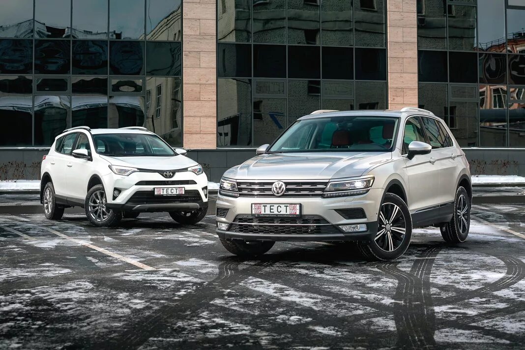 Шкода форестер. Tiguan vs rav4. Фольксваген рав 2. Toyota rav4 vs volkswagen tiguan. Toyota rav4 vs volkswagen tiguan.