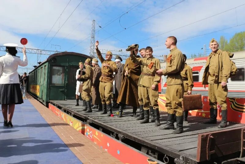 Поезд победы саратов. Поезд Победы в Сызрани 2023. Эшелон Победы поезд Саратов. Эшелон Победы Ишим. Ретро поезд победа.