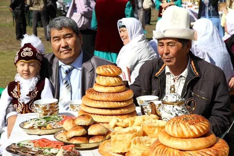 Киргизы и узбеки. Киргизы в России. Казахи и киргизы. Узбеки нация.