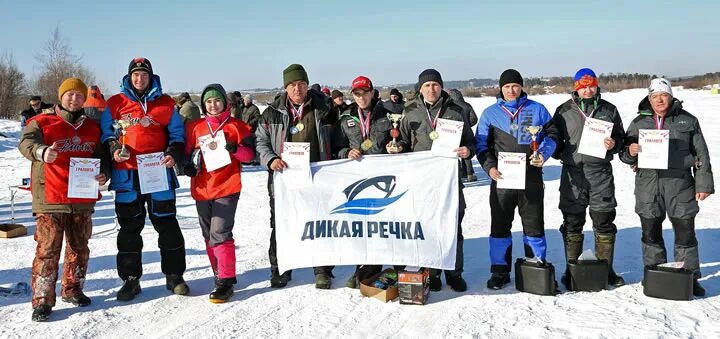 Магазины дикая речка. Магазины дикая речка. Дикая речка магазин иркутск рыболовный. Дикая речка магазин иркутск рыболовный. Рекламный баннер рыболовного магазина.