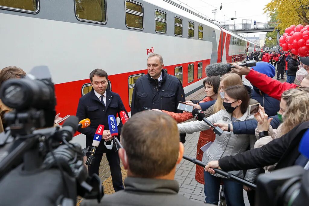 Движение поезда 21. Двухэтажный поезд Мурманск Санкт-Петербург. Поезд 021 Мурманск Санкт-Петербург двухэтажный. Поезд 21 Мурманск Санкт-Петербург двухэтажный. Двухэтажный вагон поезда Мурманск Санкт Петербург.