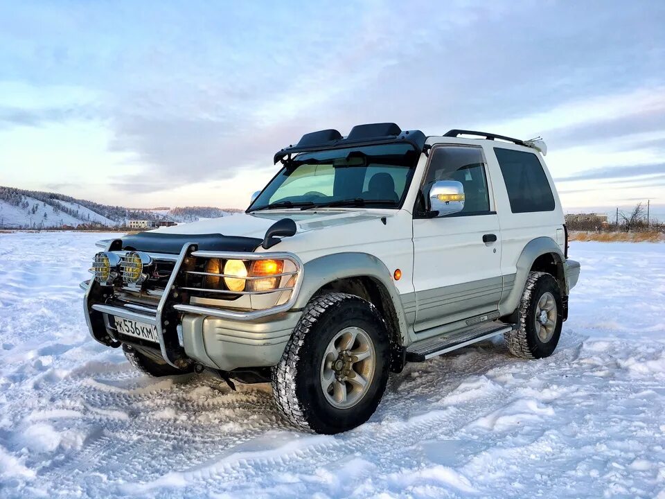 Машина мицубиси паджеро. Pajero 2. Машина Mitsubishi Pajero. Митсубиси Паджеро 2 заряженный. Митсубиси Паджеро 96.