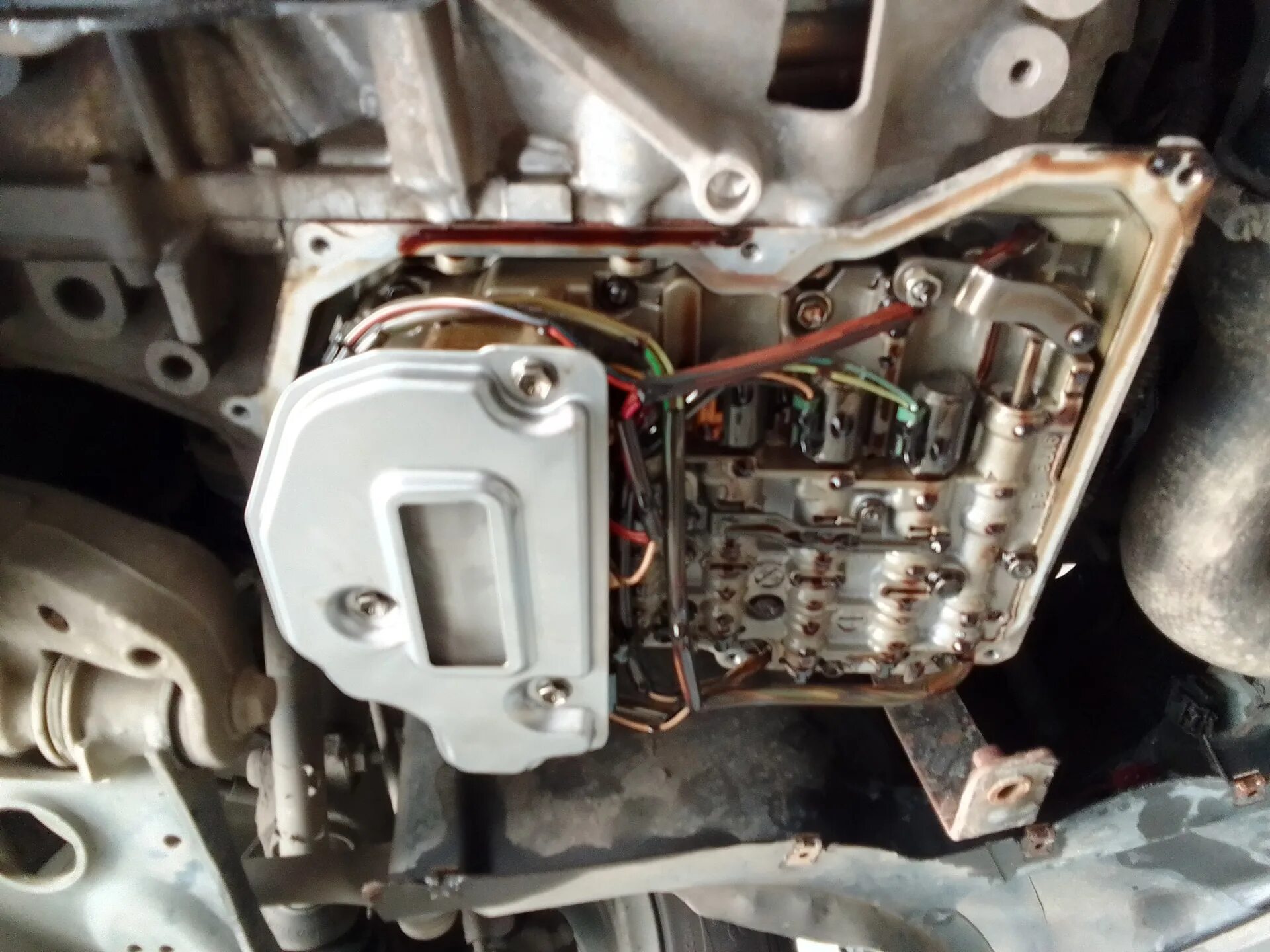 Замена масла автомат шкода. 6. Гидроблок акпп шкода рапид 2015. Замена масла в акпп шкода октавия а5. 6 слив масла.