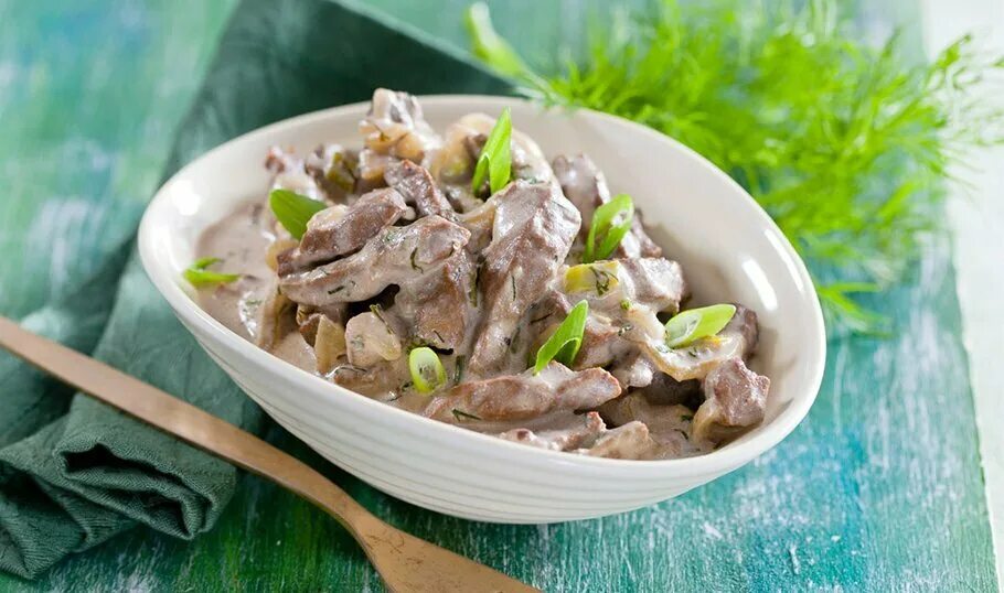 Бефстроганов из курицы на сковороде