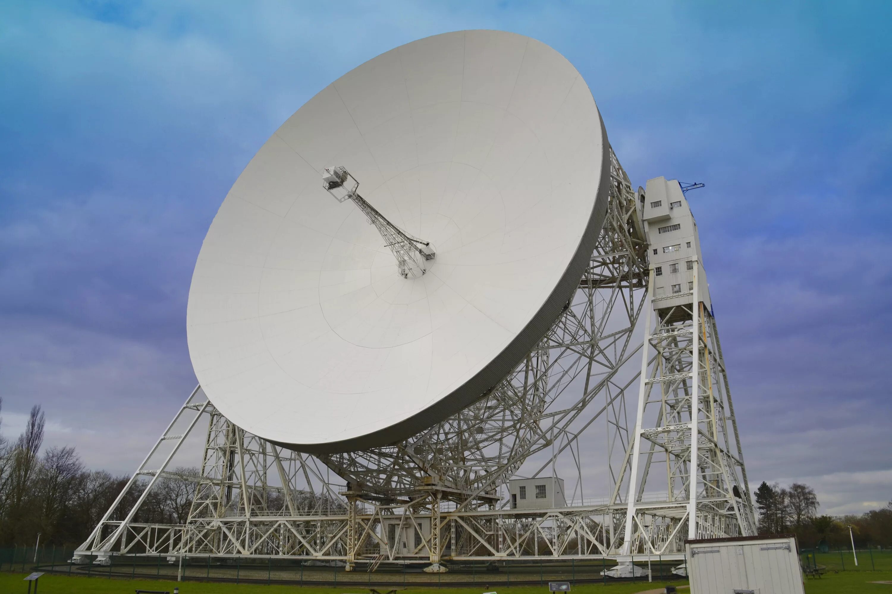 Спутниковая тарелка Орбита Сыктывкар. Параболические цилиндры радиотелескоп. Спутниковая параболическая антенна. Параболическая антенна 1.5 метра. Satellite dish
