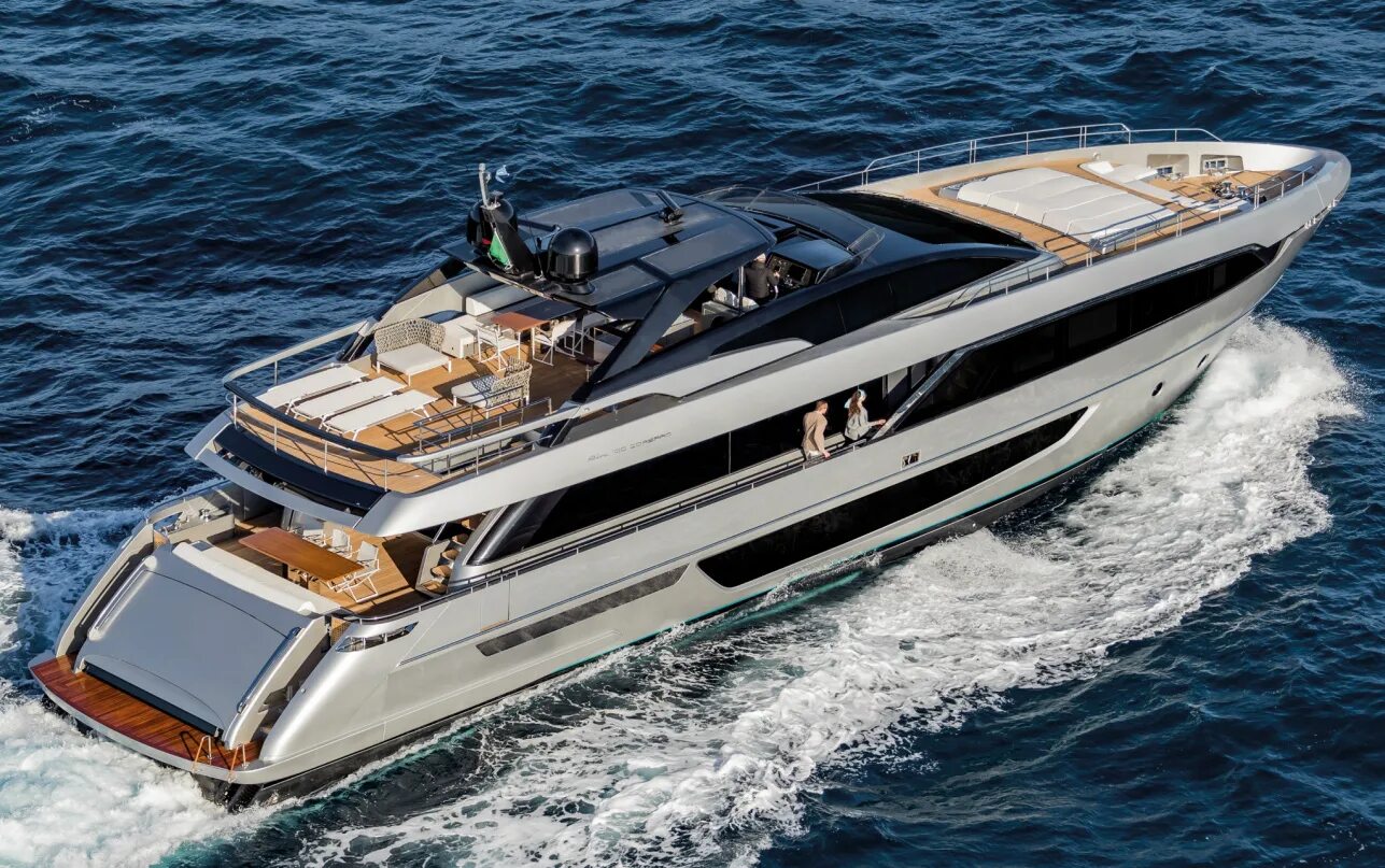 Riva отзывы. Яхта Riva 100 Corsaro. Яхта Riva 102 Corsaro super. Luxury Yacht - Riva 100' Corsaro. Riva Corsaro 100 Price.