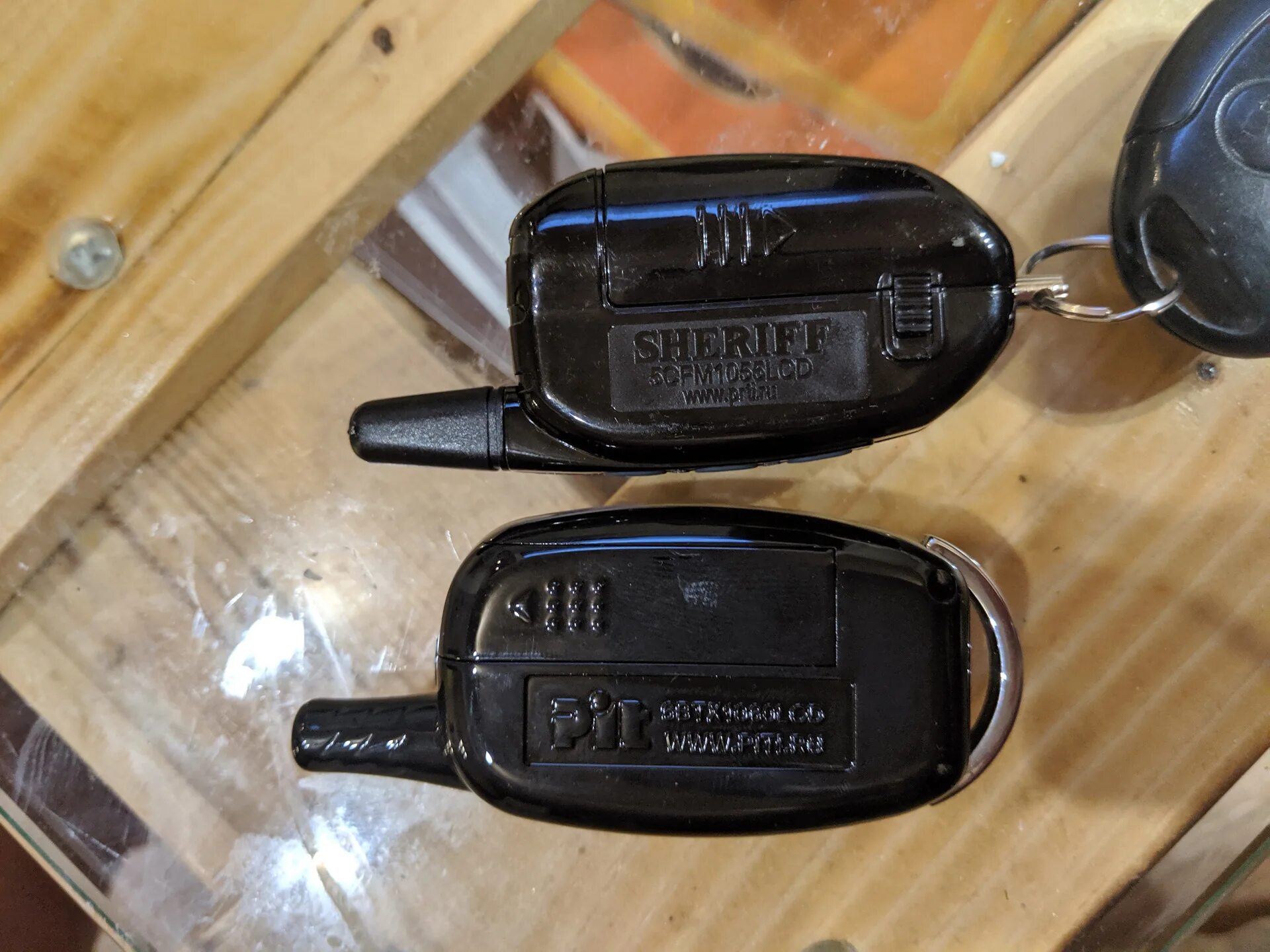 Брелок starline a91 не открывает. Сигнализация cenmax брелок 4х кнопочный. Bmw e39 старлайн а91. Старлайн а91 не открывает двери с брелка сигнализации. Cenmax брелок 4 кнопки корпус.