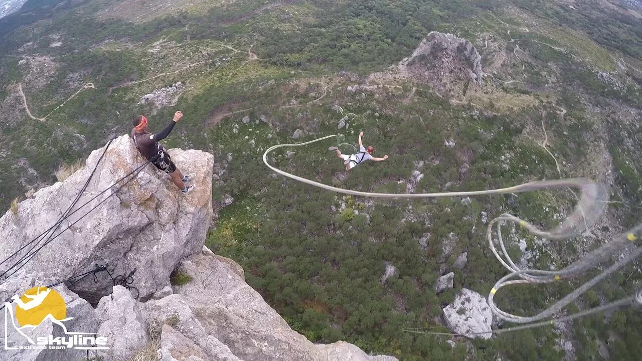 Тарзанка в крыму на ай-петри. Роупджампинг ай петри. Роупджампинг ай петри. Ай петри тарзанка. Ай петри крым прыжки.