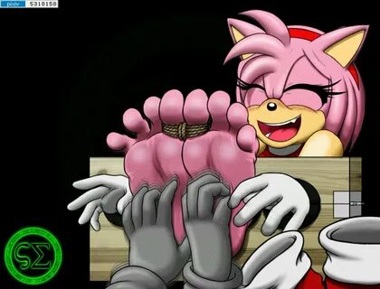 Sonic tickles amy.