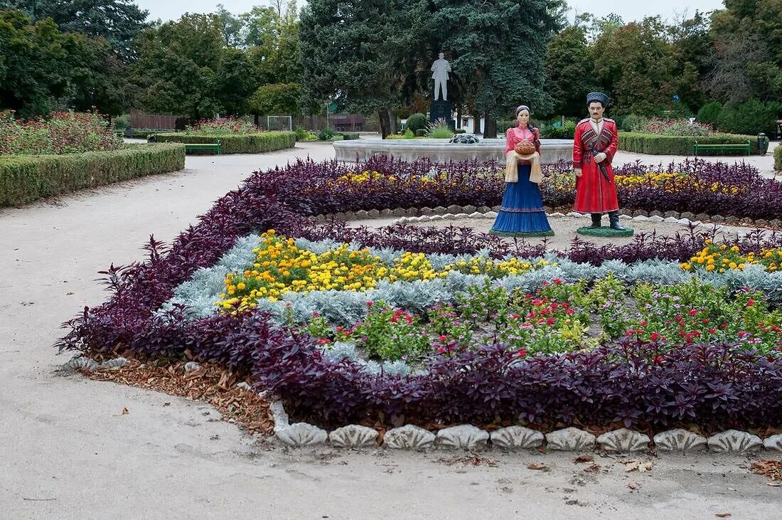 Краснодар каневская сегодня. Каневская (станица). Станица Каневская Краснодарский. Станица Каневская Калининский парк. Парк имени 300-летия Кубанского казачьего войска Каневская.