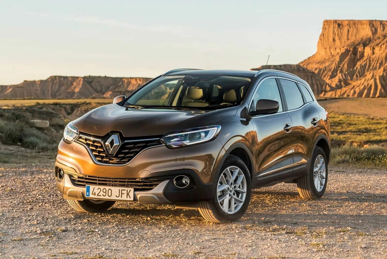 Кроссоверы до миллиона рублей. Reno Kadjar 2018. Рено Каджар 2022. Renault Kadjar 2023. Renault Kadjar 2022 кроссовер.