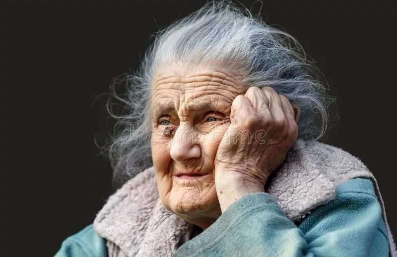 She was very old. Бабушка с морщинами. Фото сморщенной 42 женщины. Very old woman smiling. Old fat unhappy woman.