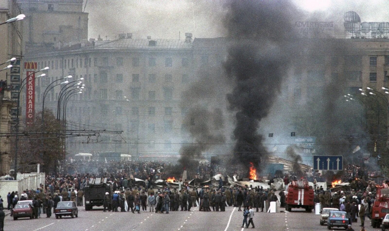 События 3 4 октября 1993. Белый дом штурм 1993. 1993 Белый дом обстрел. 3-4 Октября 1993 года.