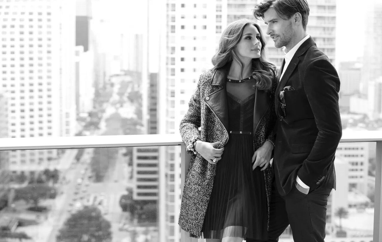 Рядом с ним элегантный. Элегантные мужчина и женщина. Состоятельный мужчина с женщиной. Успешный мужчина с женщиной. Рядом с ним элегантный.