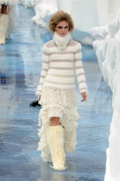 Chanel frost. Кэтрин хардинг. Chanel frost. Chanel frost photo. Balenciaga alligator.