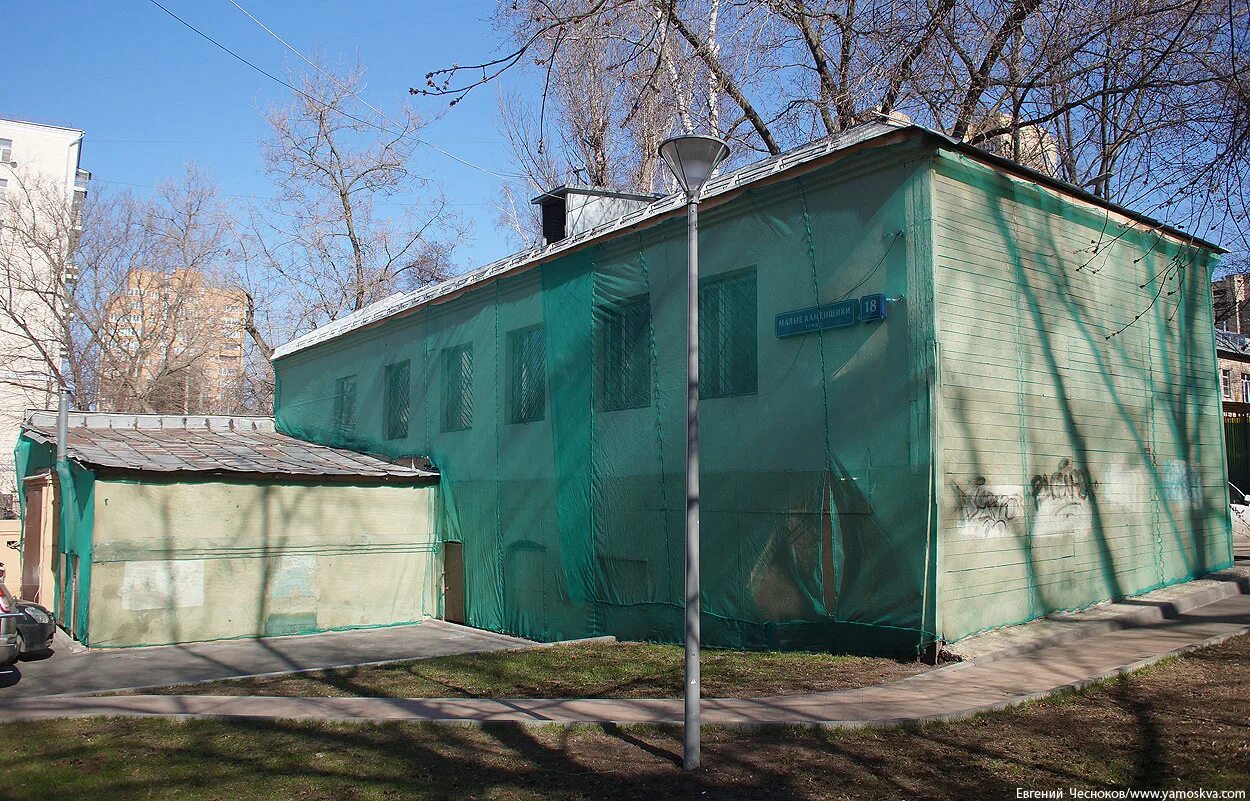 16 каменщиков вымостили улицу за 21 день