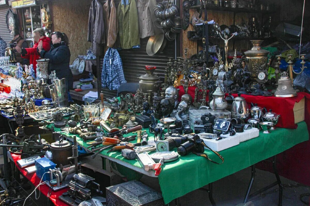 Блошиный рынок дзержинский волгоград. Блошиный рынок в девяткино 1995. Блошиный рынок эль-растро. Башня врангеля калининград блошиный рынок. Блошиный рынок павловский посад.