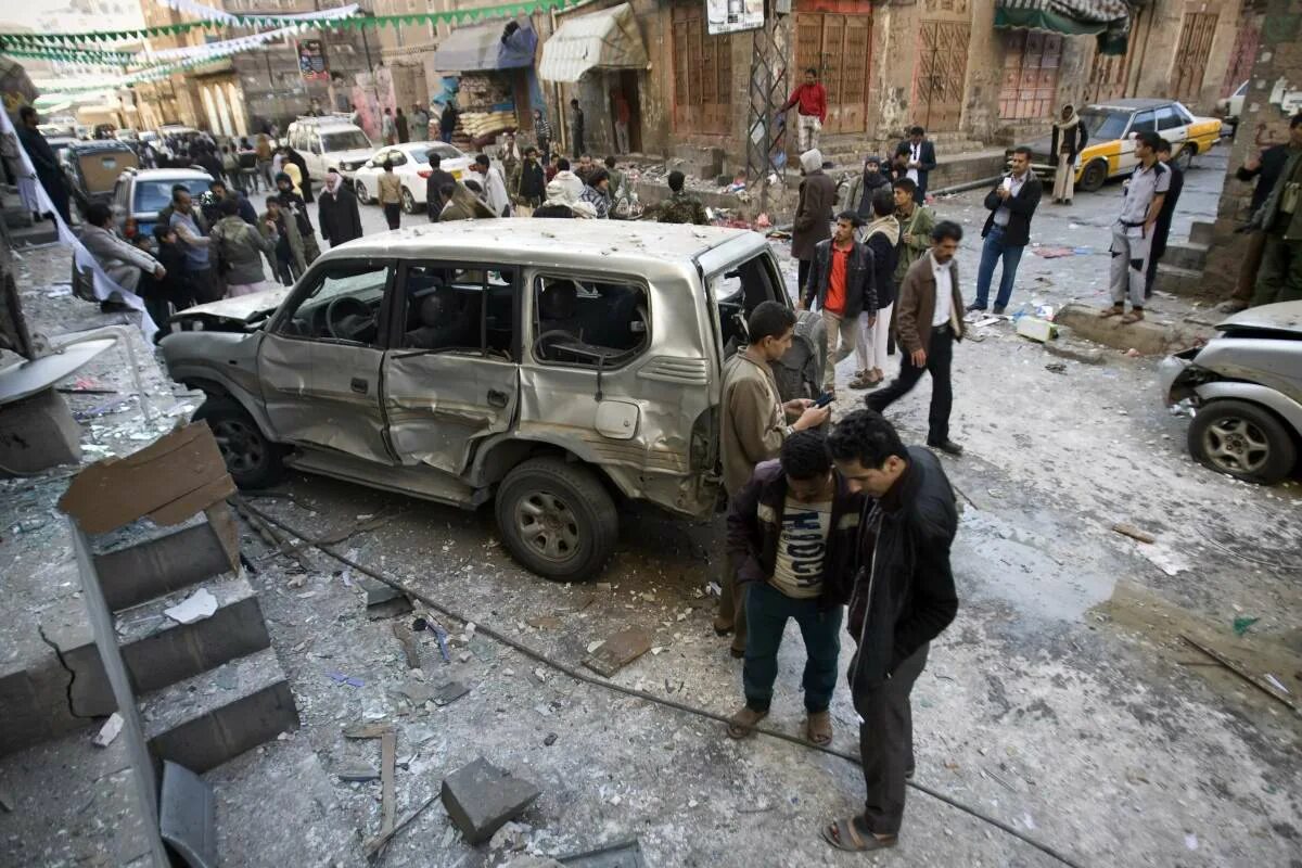 Взрыв у колледжа в Йемене.