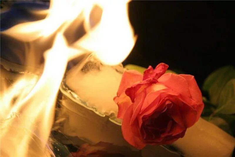 Любовь и сжигание. Сожгите прошлое в огне. Огни любви. Огонь души. Душа горит.
