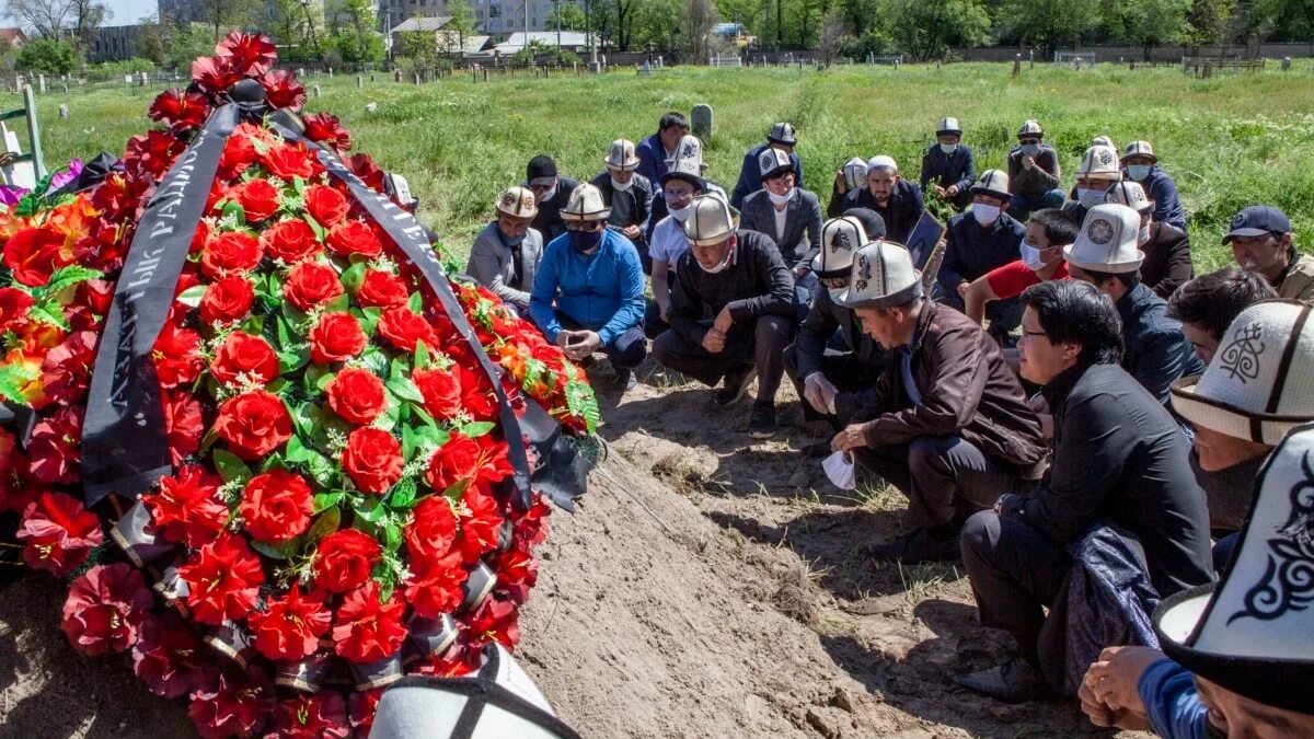 Траурная церемония. Похороны четверга. Похороны четверга. Похороны четверга. Похороны четверга.