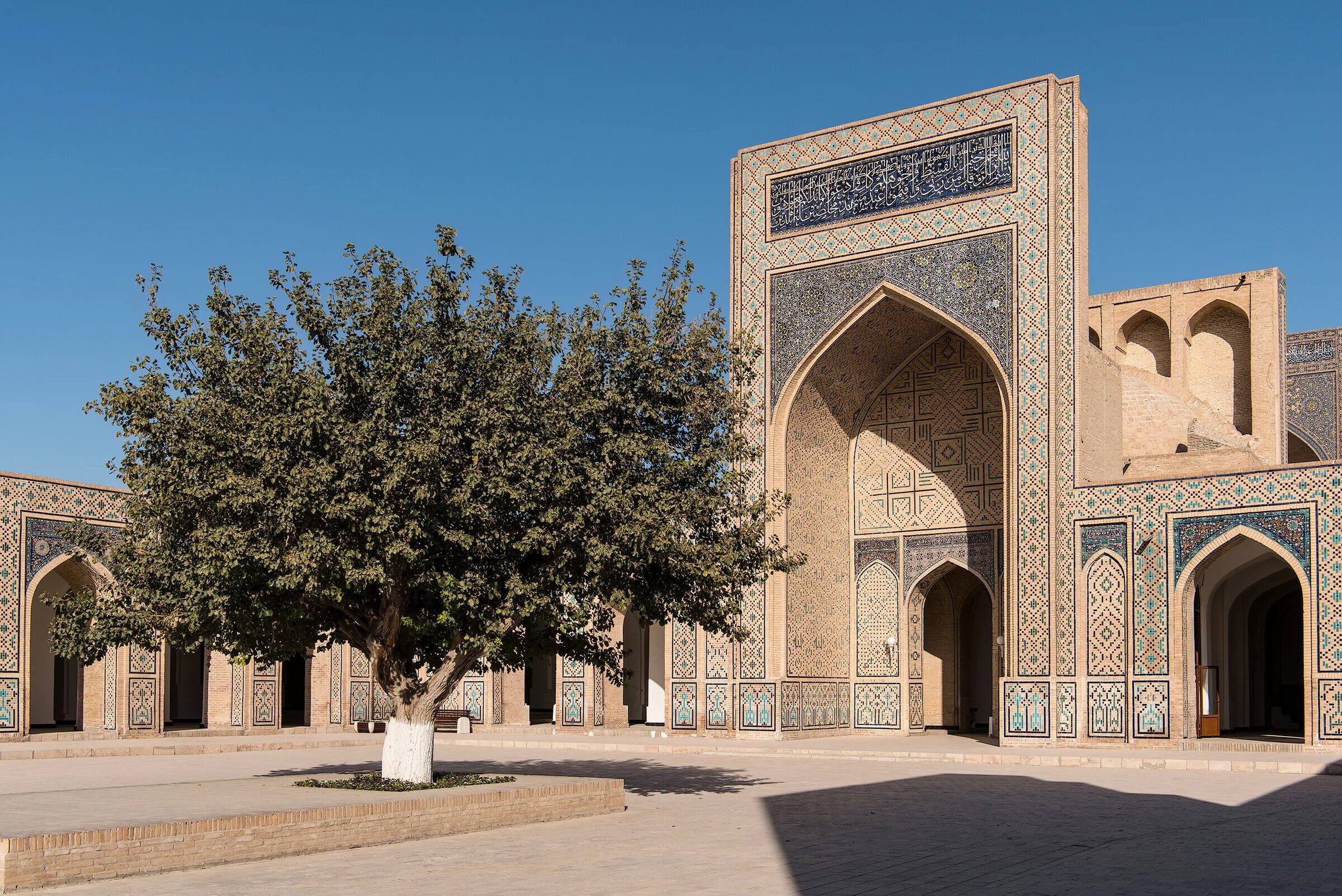 Мечеть калян калян бухара. Бухара мечеть. Бухара медресе минарет. Бухара мечеть калон. Мечеть калян бухара.