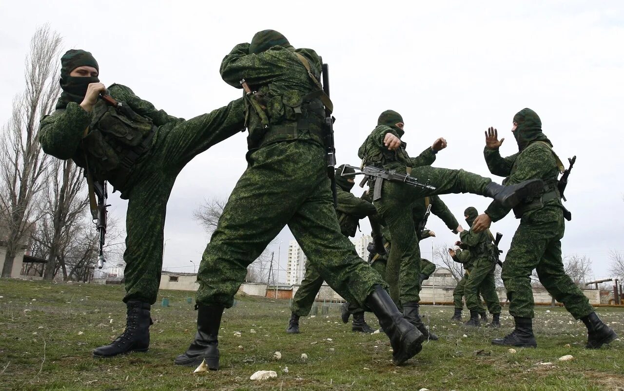 Военные тренинги. Боевая подготовка в вс РФ. Солдаты тренируются. Военная подготовка спецназ. Боевая подготовка военнослужащих.