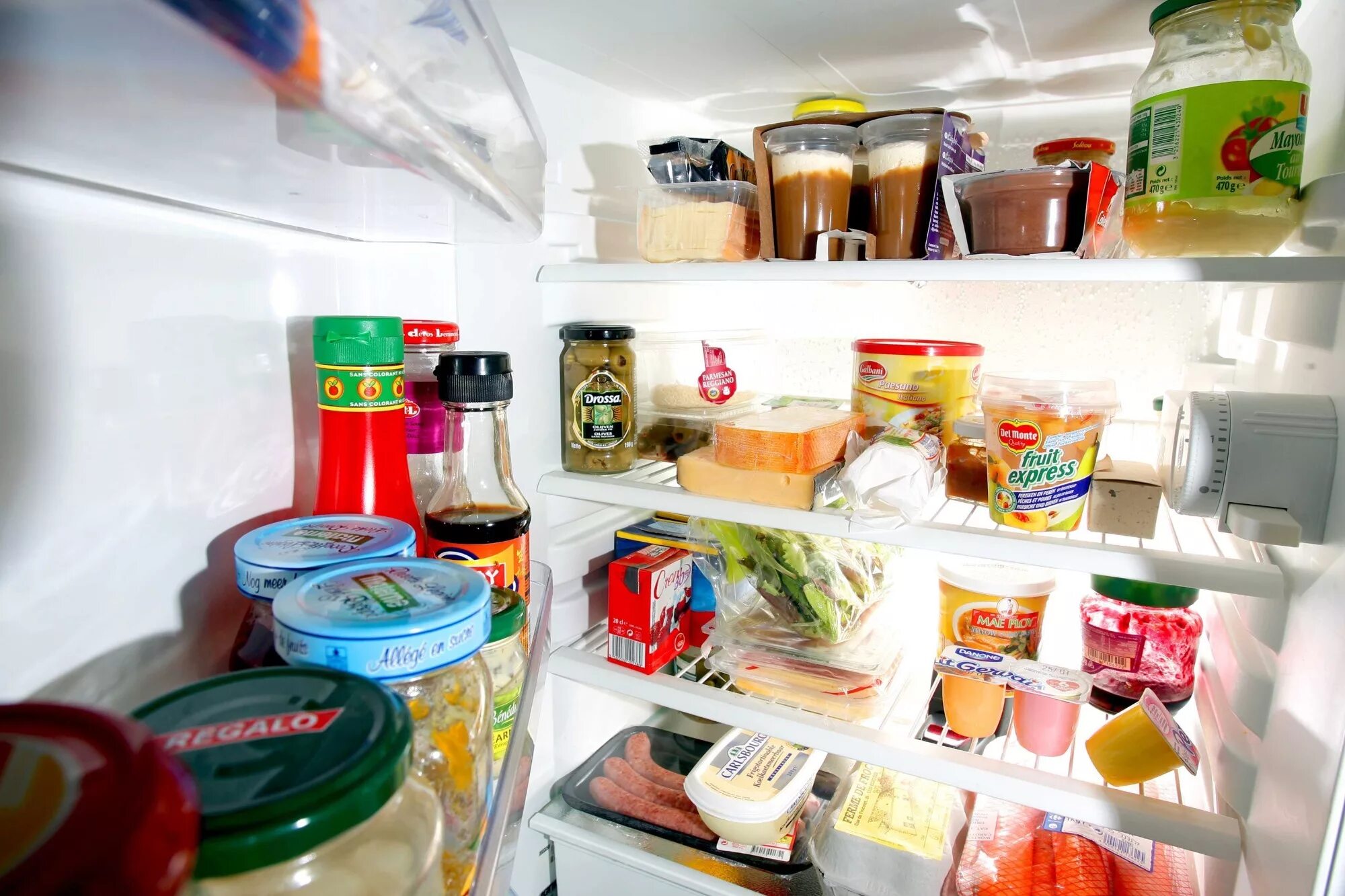 Корзина продуктов для правильного питания. Продукты не уезжали. Продукты не уезжали. Куча продуктов из магазина. Еда в дорогу.