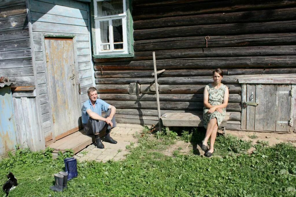 Деревни без жителей. Деревенские жители. деревня жителей. безработица в деревне. население деревни.
