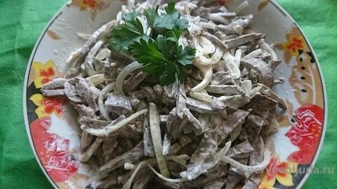 Говядина с маринованным луком