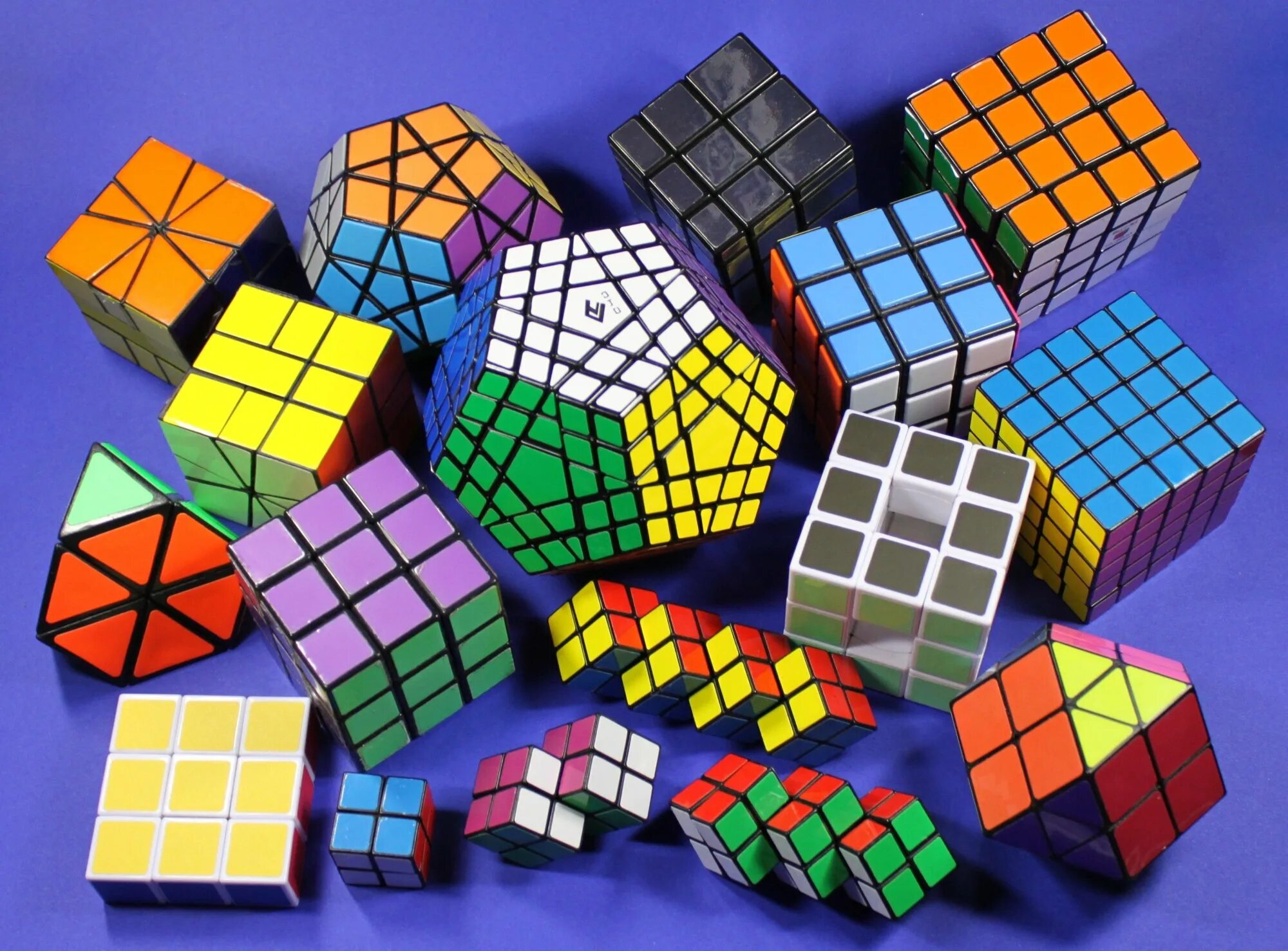 Кубик рубик 1000000x1000000. Кубик Рубика Рубикс. Головоломка кубик Рубика 5х5. Кубик Рубика 1974.