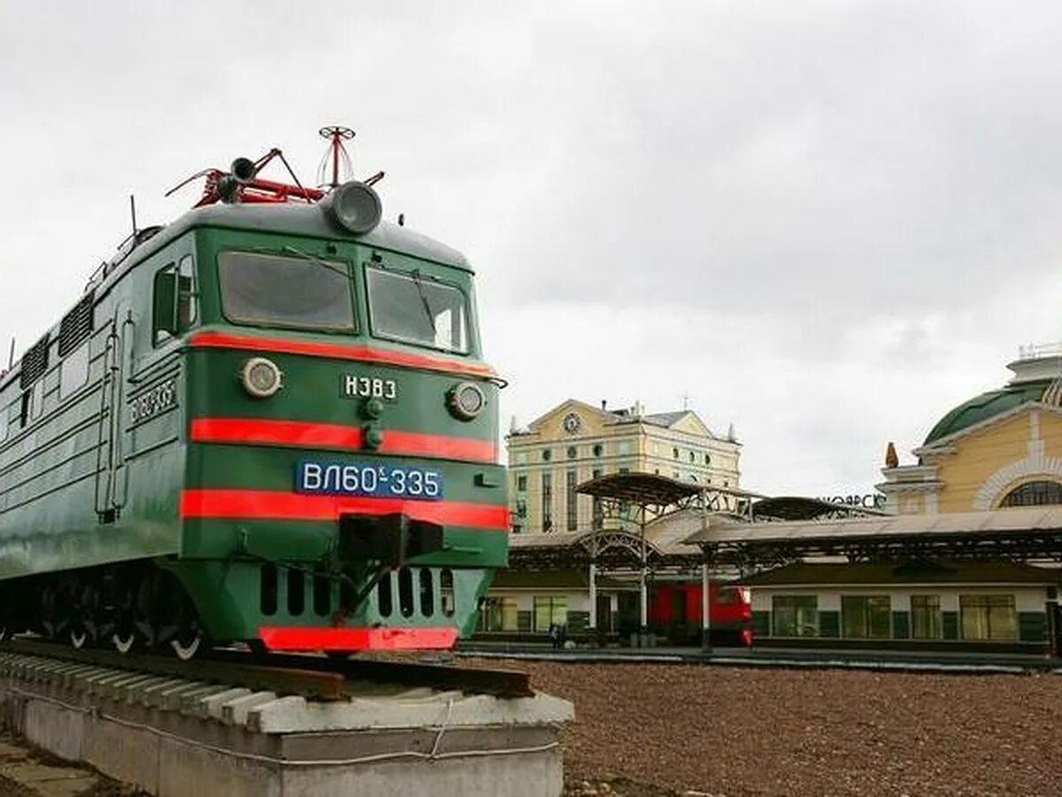 Локомотив памятник вл60 Красноярск. Локомотив вл 60. Памятник Локомотив вл. Вл60 электровоз. Крас ж д