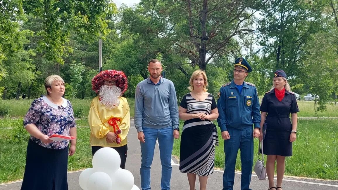 Фото сотрудников. Спасск-Дальний школа. Парк Спасск Дальний. Оригинальный работник. Новости спасск приморский край