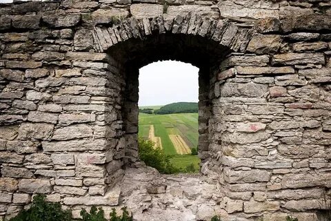 Средневековая стена