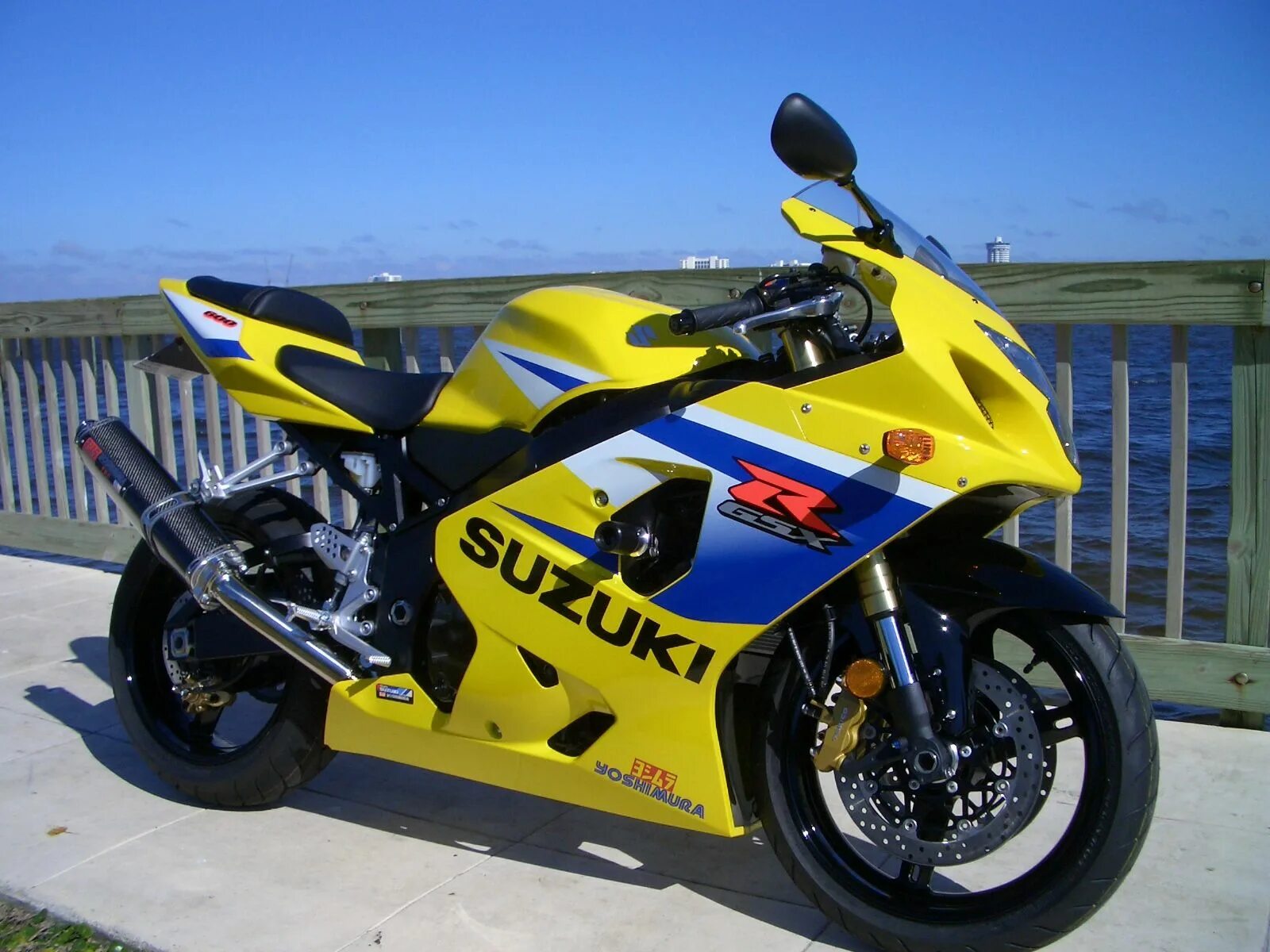 Сузуки р 1. Suzuki gsxr 1000 черный. Сузуки р 1. Спортбайк ямаха r1. Gsxr 600.