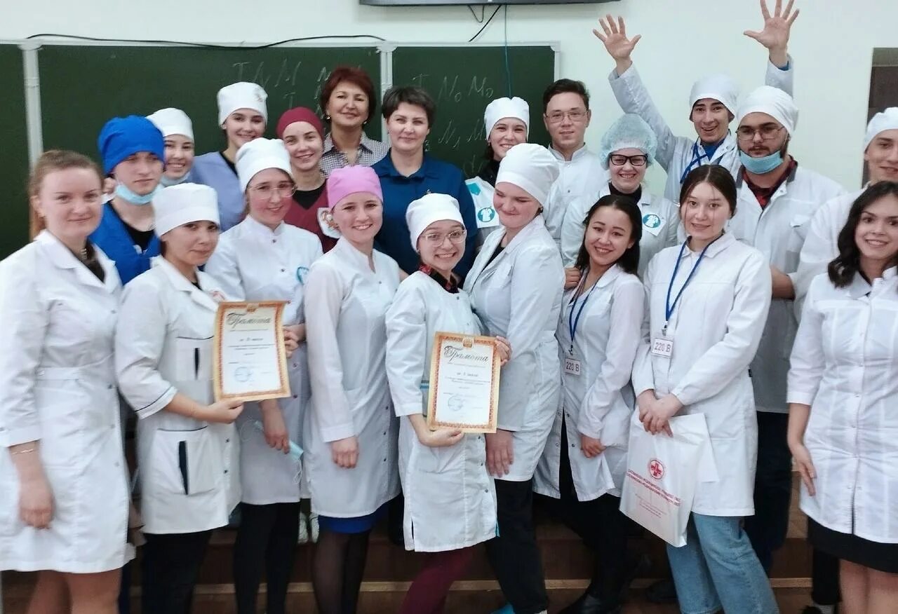 Саткинское медицинское училище. Саткинский медицинский техникум. Саткинский медицинский техникум. Медицинский колледж сатка общежитие. Медицинский колледж ульяновск 12 сентября.