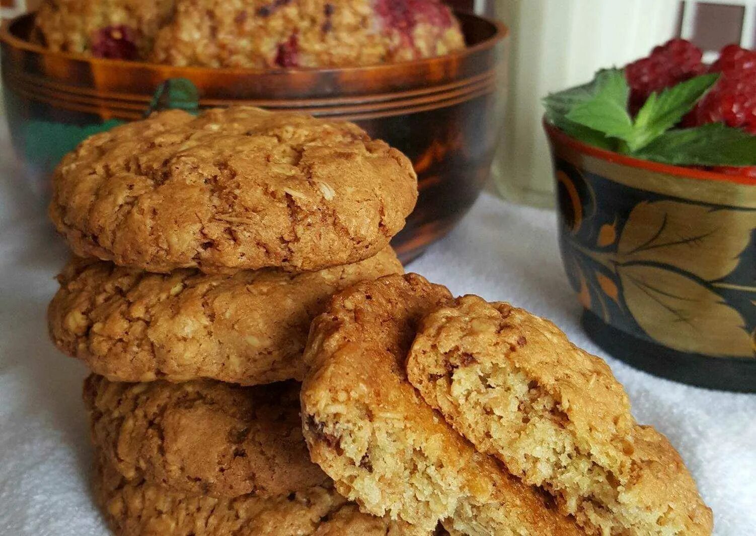 Рецепт вкусного печенья фото. Овсяное печенье. Овсяное печенье домашнее. Печенье из овсяных хлопьев. Домашние овсяные печенья.