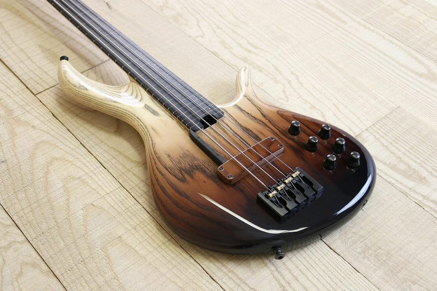 F bass. Lignum Bass. Lignum Guitars. Доски басс.