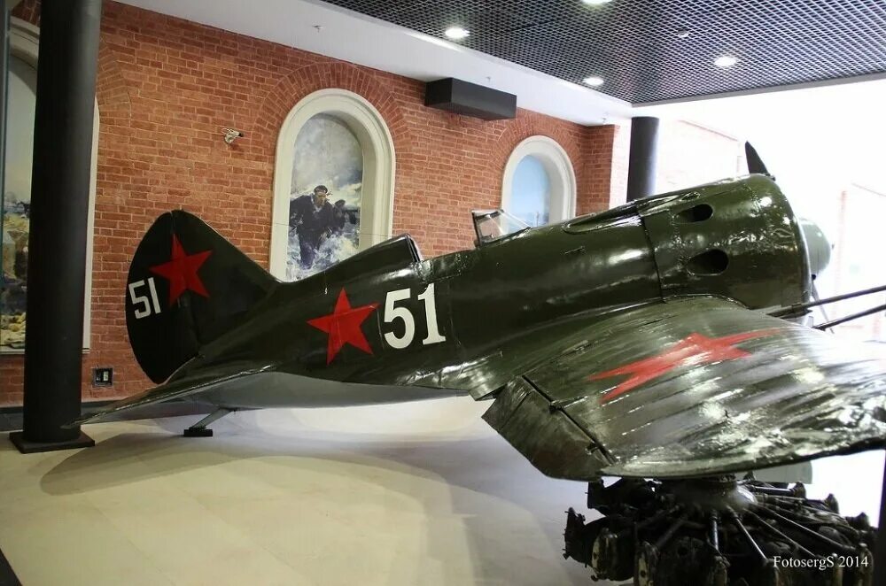 Самолет и 16 двигатель