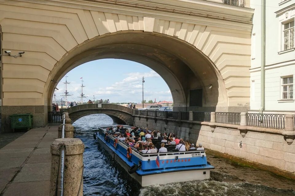 15 апреля спб. Каналы Санкт-Петербурга экскурсии 2022. Прогулки по рекам и каналам Санкт-Петербурга. По рекам и каналам СПБ. Питер в апреле.